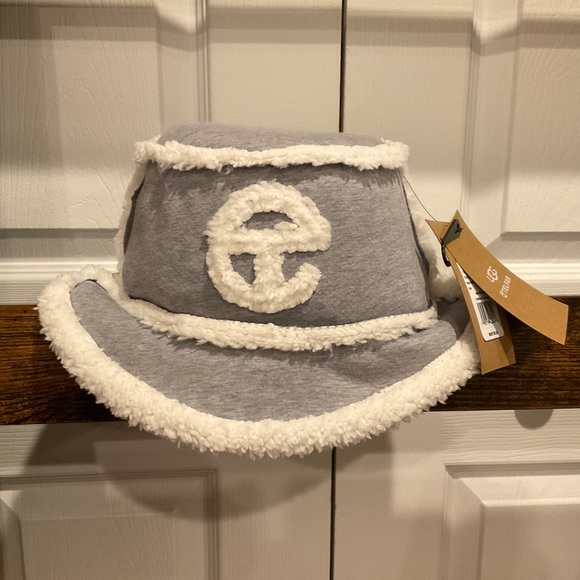 🆕UGG X TELFAR GREY & WHITE FLEECE/SHEARLING BUCKET HAT SIZE S/M - Picture 8 of 9